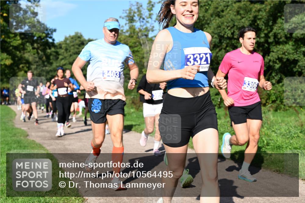 27.09.2026 - 35. Volkslauf durch das schöne Alstertal Dr. Thomas Lammeyer http://msf.ph/oto/10564495 27.09.2026 10:35:25 Laufen 3403, 3321, 3306 meine-sportfotos.de