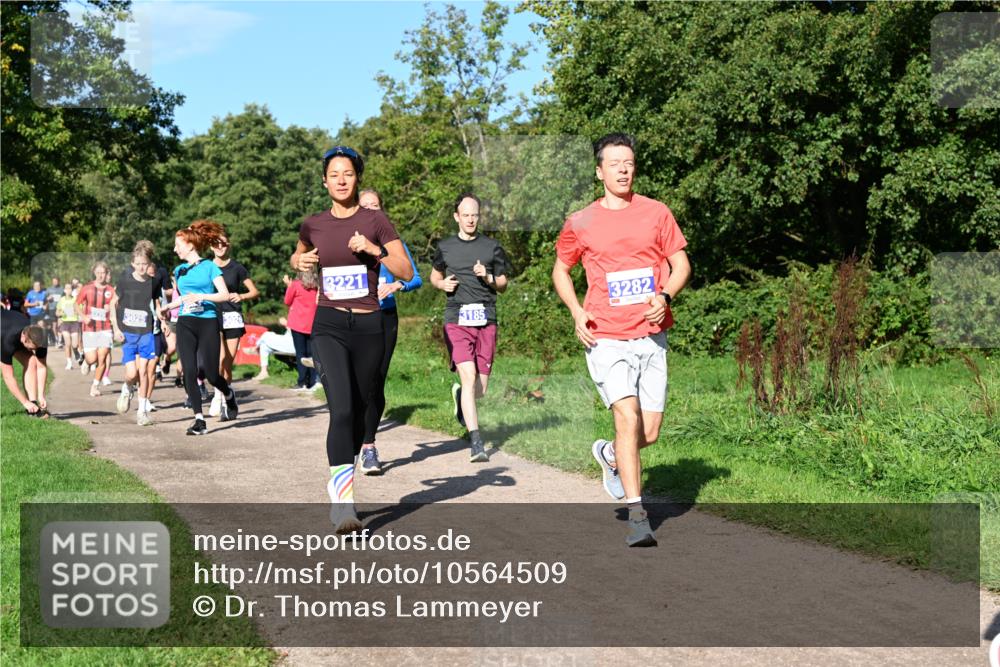 27.09.2026 - 35. Volkslauf durch das schöne Alstertal Dr. Thomas Lammeyer http://msf.ph/oto/10564509 27.09.2026 10:35:27 Laufen 3025, 3026, 3221, 3282, 3185 meine-sportfotos.de