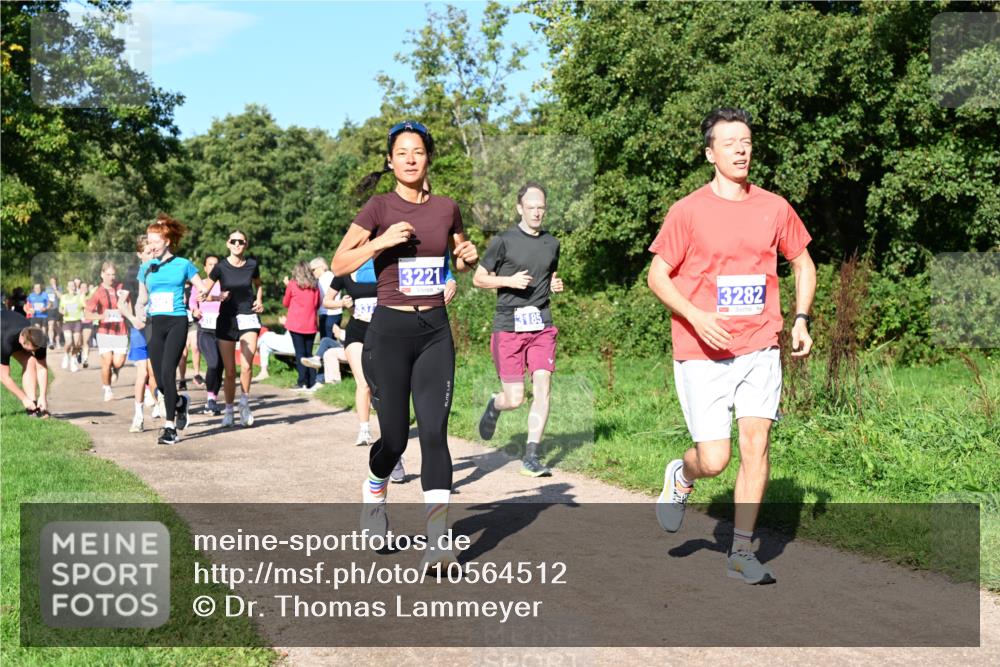 27.09.2026 - 35. Volkslauf durch das schöne Alstertal Dr. Thomas Lammeyer http://msf.ph/oto/10564512 27.09.2026 10:35:28 Laufen 337, 3221, 385, 13282 meine-sportfotos.de