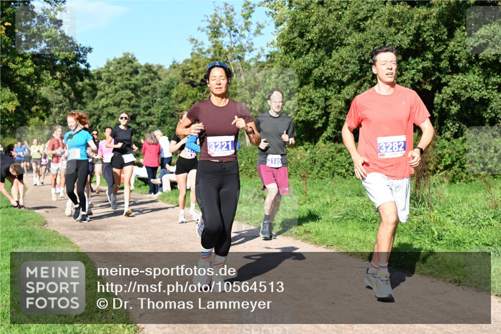 27.09.2026 - 35. Volkslauf durch das schöne Alstertal Dr. Thomas Lammeyer http://msf.ph/oto/10564513 27.09.2026 10:35:28 Laufen 3221, 1, 3185, 3282 meine-sportfotos.de