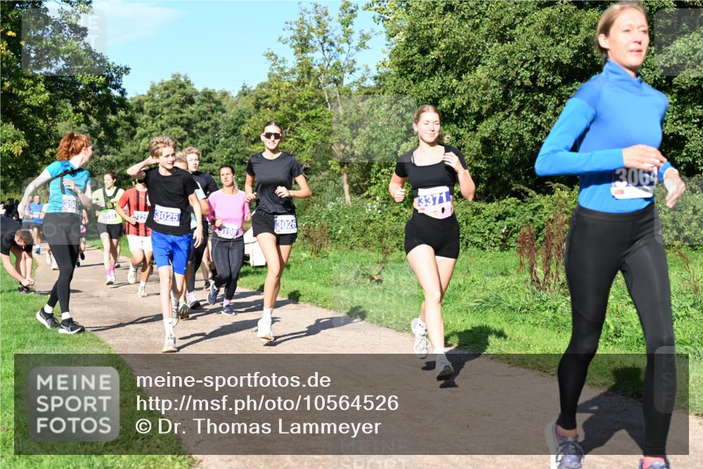 27.09.2026 - 35. Volkslauf durch das schöne Alstertal Dr. Thomas Lammeyer http://msf.ph/oto/10564526 27.09.2026 10:35:30 Laufen 398, 3371, 3188, 229, 3025, 3026, 198, 3064 meine-sportfotos.de
