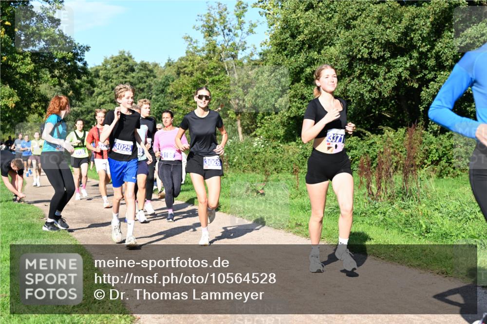 27.09.2026 - 35. Volkslauf durch das schöne Alstertal Dr. Thomas Lammeyer http://msf.ph/oto/10564528 27.09.2026 10:35:30 Laufen 3025, 3188, 3198, 3026, 3371 meine-sportfotos.de