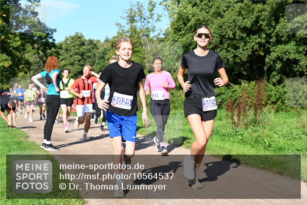 27.09.2026 - 35. Volkslauf durch das schöne Alstertal Dr. Thomas Lammeyer http://msf.ph/oto/10564537 27.09.2026 10:35:31 Laufen 3025, 3198, 3026 meine-sportfotos.de
