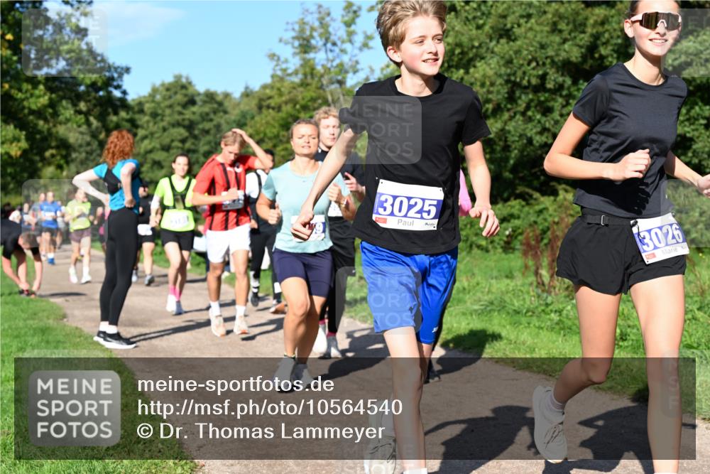 27.09.2026 - 35. Volkslauf durch das schöne Alstertal Dr. Thomas Lammeyer http://msf.ph/oto/10564540 27.09.2026 10:35:32 Laufen 3025, 3026 meine-sportfotos.de