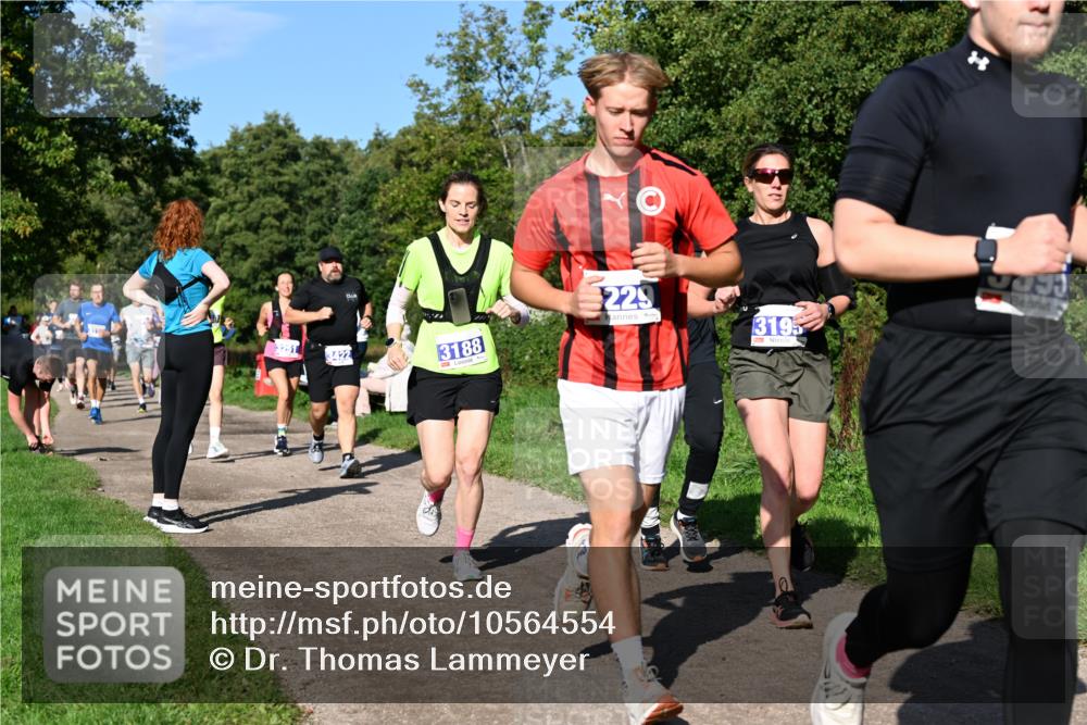 27.09.2026 - 35. Volkslauf durch das schöne Alstertal Dr. Thomas Lammeyer http://msf.ph/oto/10564554 27.09.2026 10:35:34 Laufen 3251, 3422, 3188, 229, 3195 meine-sportfotos.de