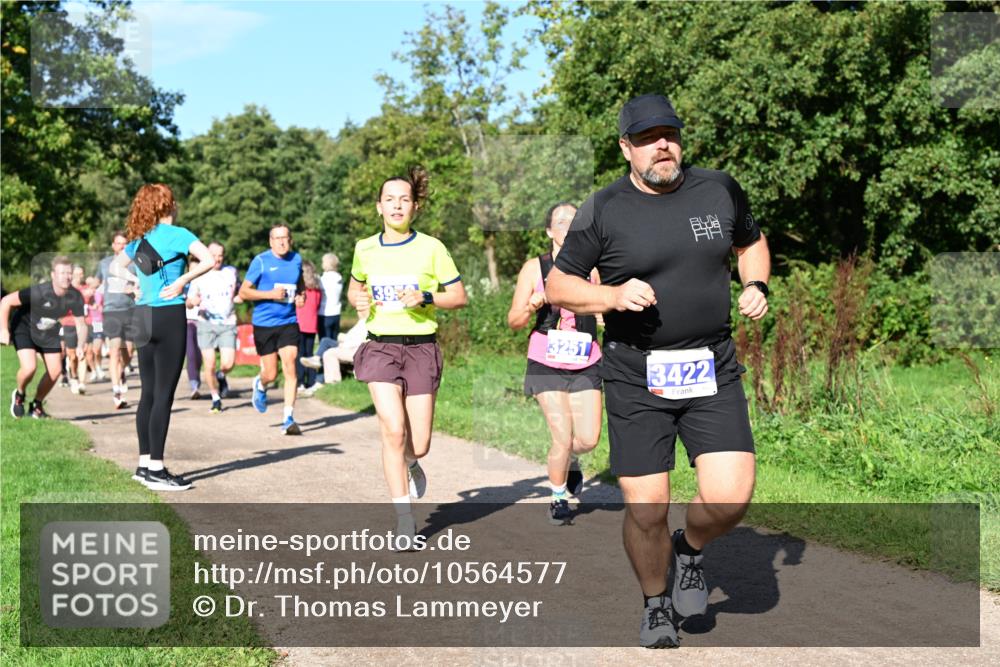 27.09.2026 - 35. Volkslauf durch das schöne Alstertal Dr. Thomas Lammeyer http://msf.ph/oto/10564577 27.09.2026 10:35:37 Laufen 395, 3251, 3422 meine-sportfotos.de