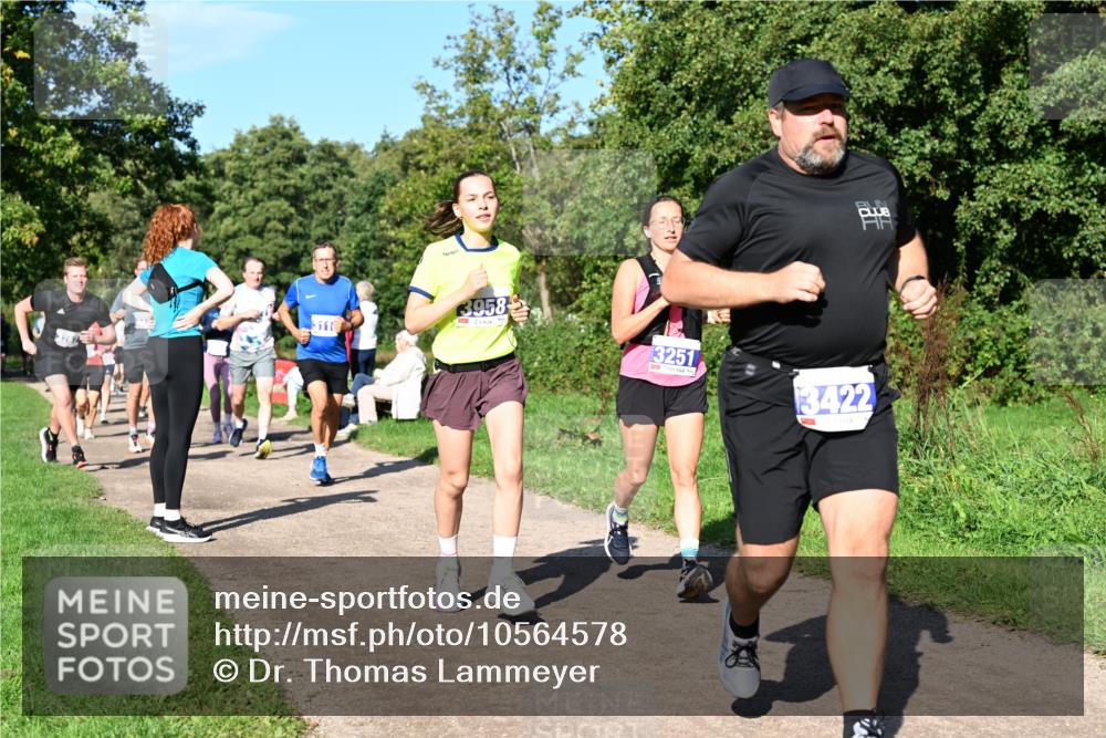 27.09.2026 - 35. Volkslauf durch das schöne Alstertal Dr. Thomas Lammeyer http://msf.ph/oto/10564578 27.09.2026 10:35:37 Laufen 311, 3958, 3251, 3422 meine-sportfotos.de