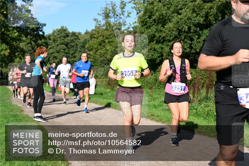 27.09.2026 - 35. Volkslauf durch das schöne Alstertal Dr. Thomas Lammeyer http://msf.ph/oto/10564582 27.09.2026 10:35:38 Laufen 116, 3958, 13251, 34 meine-sportfotos.de