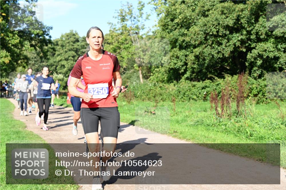 27.09.2026 - 35. Volkslauf durch das schöne Alstertal Dr. Thomas Lammeyer http://msf.ph/oto/10564623 27.09.2026 10:35:44 Laufen 3250 meine-sportfotos.de