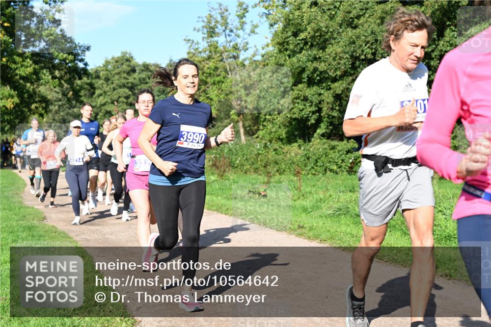 27.09.2026 - 35. Volkslauf durch das schöne Alstertal Dr. Thomas Lammeyer http://msf.ph/oto/10564642 27.09.2026 10:35:46 Laufen 3214, 3990, 01, 14 meine-sportfotos.de