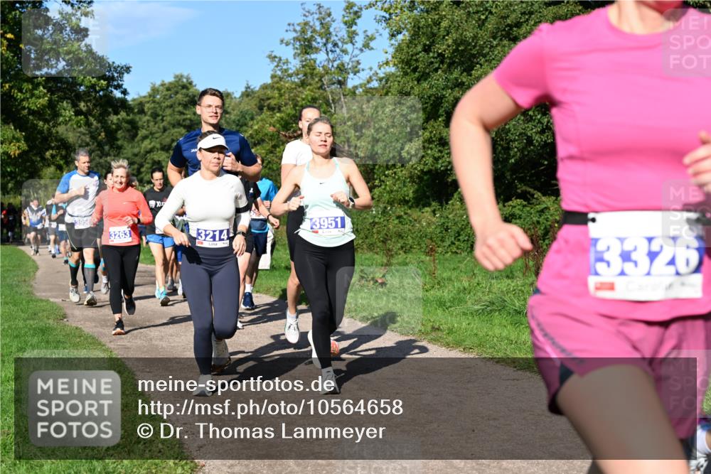 27.09.2026 - 35. Volkslauf durch das schöne Alstertal Dr. Thomas Lammeyer http://msf.ph/oto/10564658 27.09.2026 10:35:49 Laufen 3263, 3214, 3951, 3326 meine-sportfotos.de