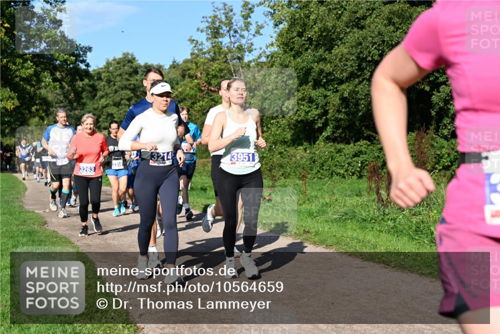 27.09.2026 - 35. Volkslauf durch das schöne Alstertal Dr. Thomas Lammeyer http://msf.ph/oto/10564659 27.09.2026 10:35:49 Laufen 3263, 3214, 3951, 3359 meine-sportfotos.de