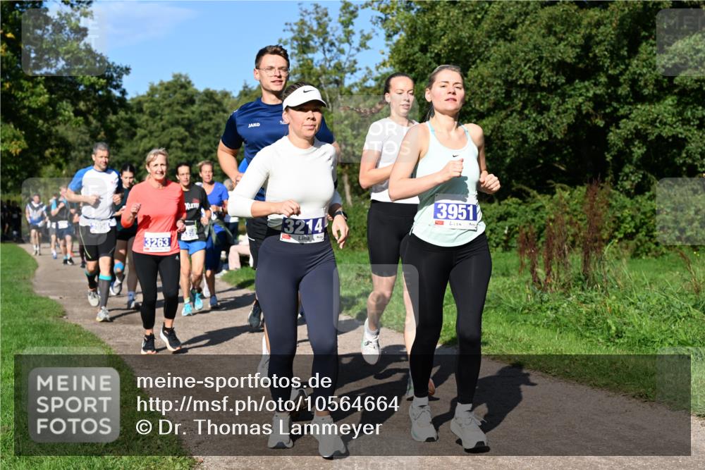27.09.2026 - 35. Volkslauf durch das schöne Alstertal Dr. Thomas Lammeyer http://msf.ph/oto/10564664 27.09.2026 10:35:49 Laufen 3958, 3263, 3214, 3951 meine-sportfotos.de