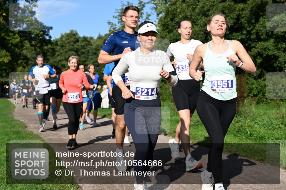 27.09.2026 - 35. Volkslauf durch das schöne Alstertal Dr. Thomas Lammeyer http://msf.ph/oto/10564666 27.09.2026 10:35:50 Laufen 3263, 3214, 336, 3951 meine-sportfotos.de