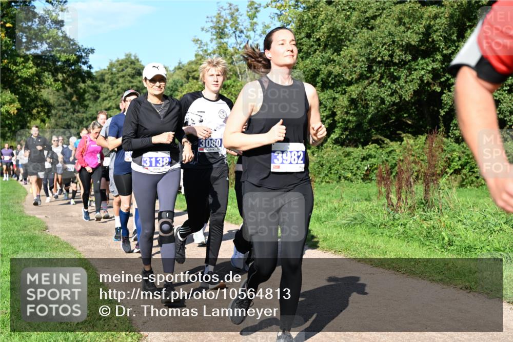 27.09.2026 - 35. Volkslauf durch das schöne Alstertal Dr. Thomas Lammeyer http://msf.ph/oto/10564813 27.09.2026 10:36:12 Laufen 3138, 3080, 3982 meine-sportfotos.de