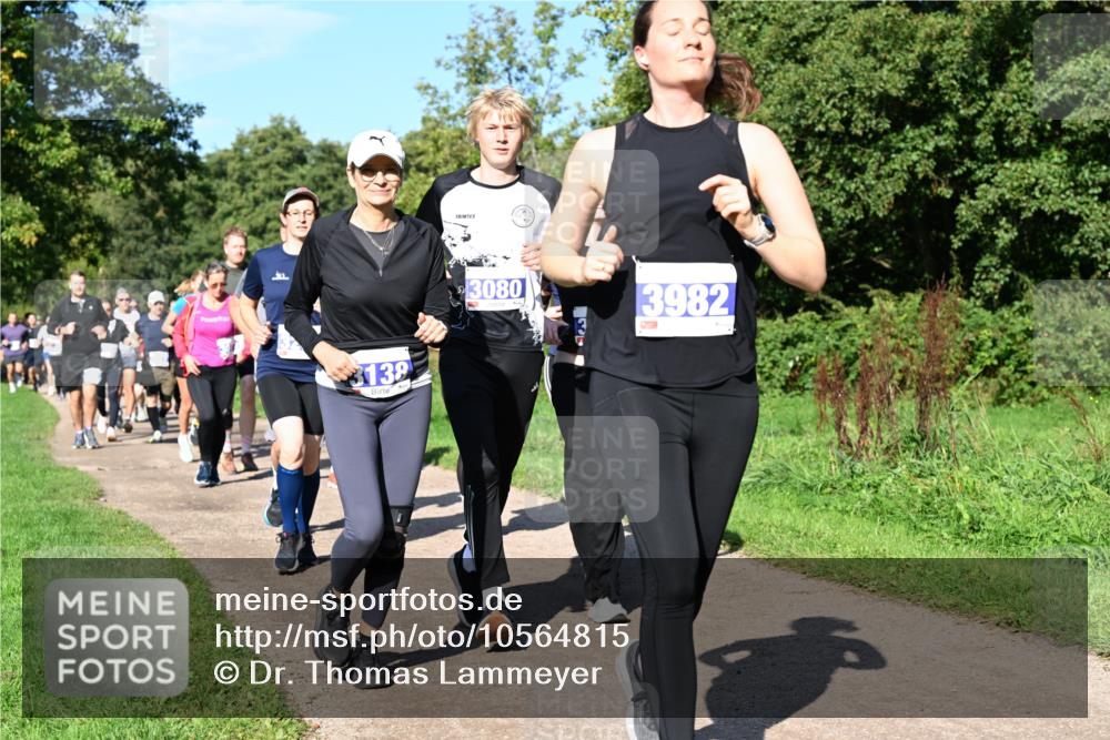 27.09.2026 - 35. Volkslauf durch das schöne Alstertal Dr. Thomas Lammeyer http://msf.ph/oto/10564815 27.09.2026 10:36:12 Laufen 3138, 3080, 3982 meine-sportfotos.de