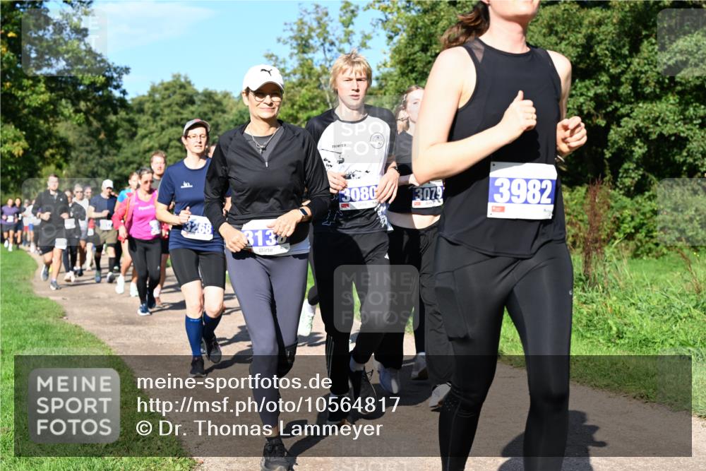 27.09.2026 - 35. Volkslauf durch das schöne Alstertal Dr. Thomas Lammeyer http://msf.ph/oto/10564817 27.09.2026 10:36:12 Laufen 3136, 3080, 3079, 3982 meine-sportfotos.de