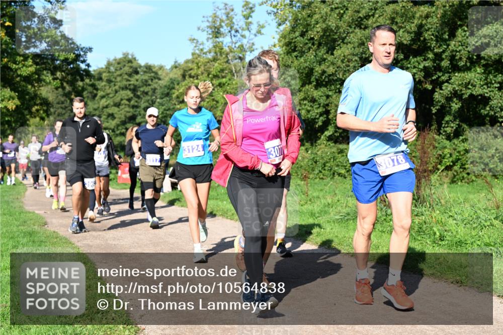 27.09.2026 - 35. Volkslauf durch das schöne Alstertal Dr. Thomas Lammeyer http://msf.ph/oto/10564838 27.09.2026 10:36:16 Laufen 3117, 3124, 130, 3078 meine-sportfotos.de