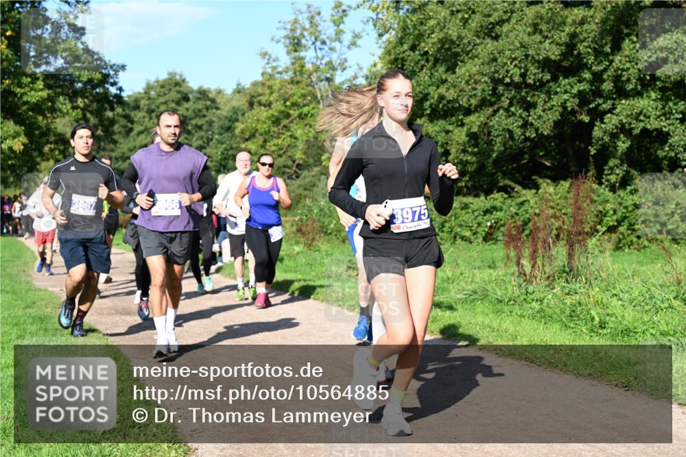 27.09.2026 - 35. Volkslauf durch das schöne Alstertal Dr. Thomas Lammeyer http://msf.ph/oto/10564885 27.09.2026 10:36:23 Laufen 3967, 3966, 3975 meine-sportfotos.de