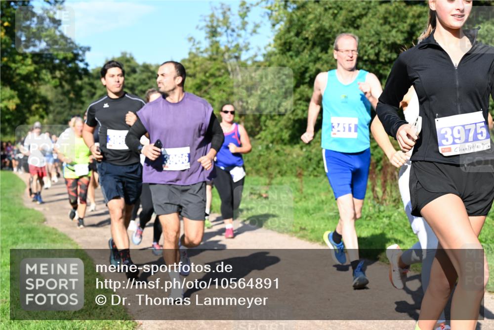 27.09.2026 - 35. Volkslauf durch das schöne Alstertal Dr. Thomas Lammeyer http://msf.ph/oto/10564891 27.09.2026 10:36:24 Laufen 3411, 3975 meine-sportfotos.de
