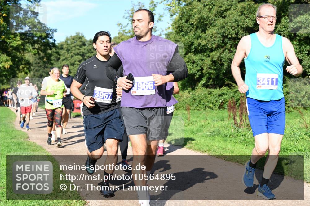 27.09.2026 - 35. Volkslauf durch das schöne Alstertal Dr. Thomas Lammeyer http://msf.ph/oto/10564895 27.09.2026 10:36:24 Laufen 3967, 3966, 3411 meine-sportfotos.de