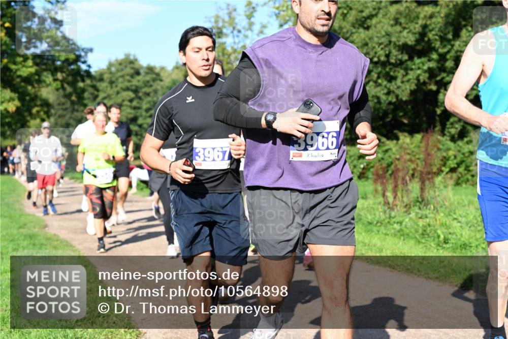 27.09.2026 - 35. Volkslauf durch das schöne Alstertal Dr. Thomas Lammeyer http://msf.ph/oto/10564898 27.09.2026 10:36:24 Laufen 3967, 3966 meine-sportfotos.de