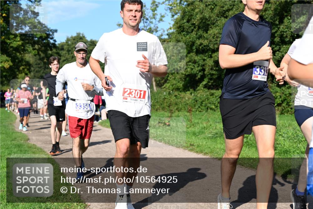 27.09.2026 - 35. Volkslauf durch das schöne Alstertal Dr. Thomas Lammeyer http://msf.ph/oto/10564925 27.09.2026 10:36:28 Laufen 3350, 2301, 331 meine-sportfotos.de