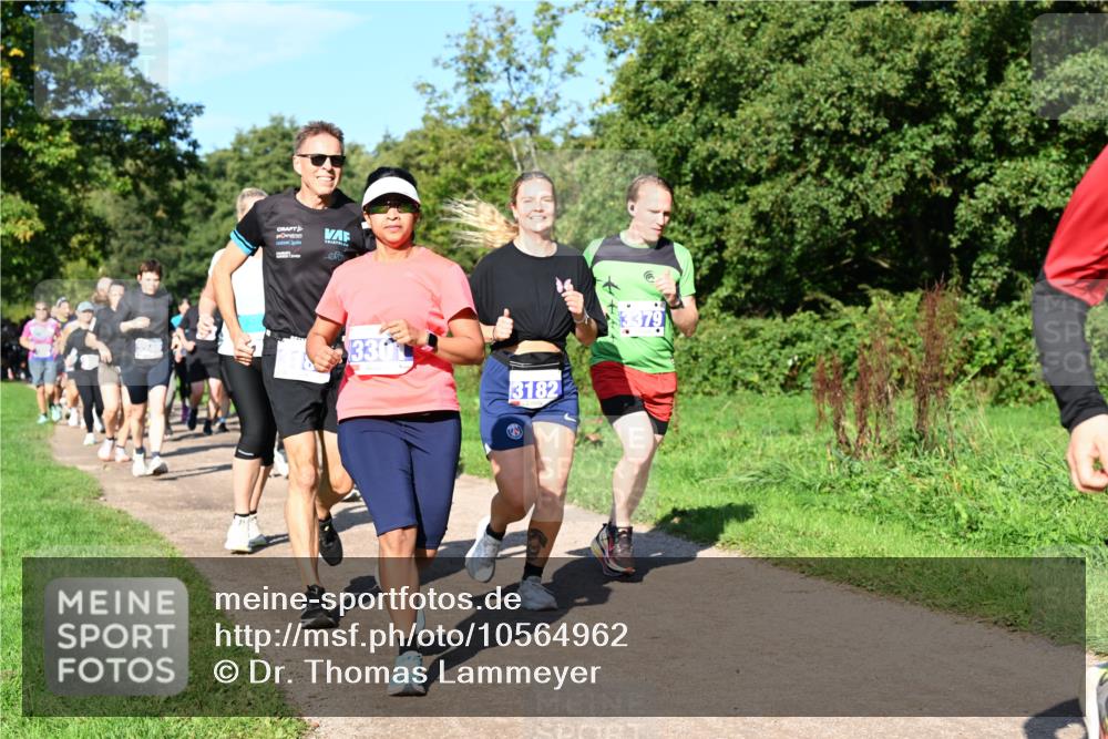 27.09.2026 - 35. Volkslauf durch das schöne Alstertal Dr. Thomas Lammeyer http://msf.ph/oto/10564962 27.09.2026 10:36:34 Laufen 3182, 379 meine-sportfotos.de