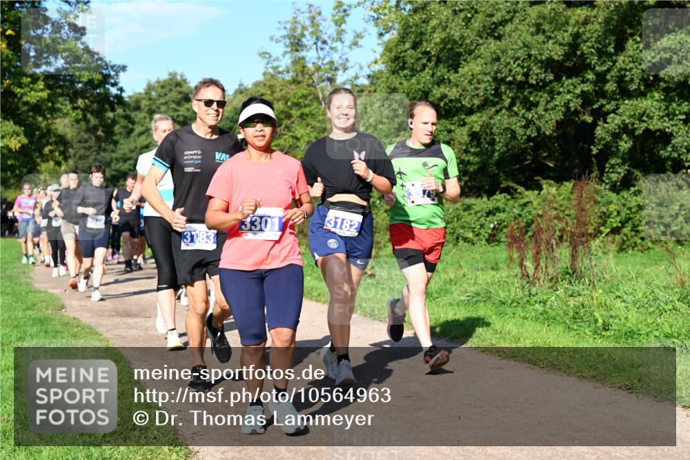 27.09.2026 - 35. Volkslauf durch das schöne Alstertal Dr. Thomas Lammeyer http://msf.ph/oto/10564963 27.09.2026 10:36:34 Laufen 3183, 3301, 3182 meine-sportfotos.de