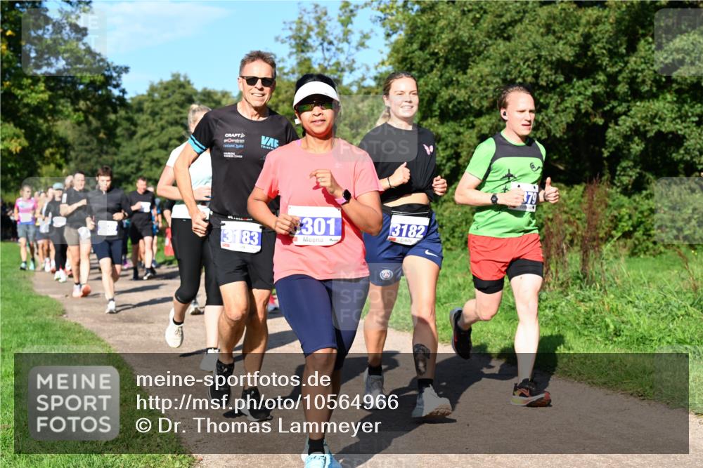 27.09.2026 - 35. Volkslauf durch das schöne Alstertal Dr. Thomas Lammeyer http://msf.ph/oto/10564966 27.09.2026 10:36:34 Laufen 301, 3183, 3182 meine-sportfotos.de