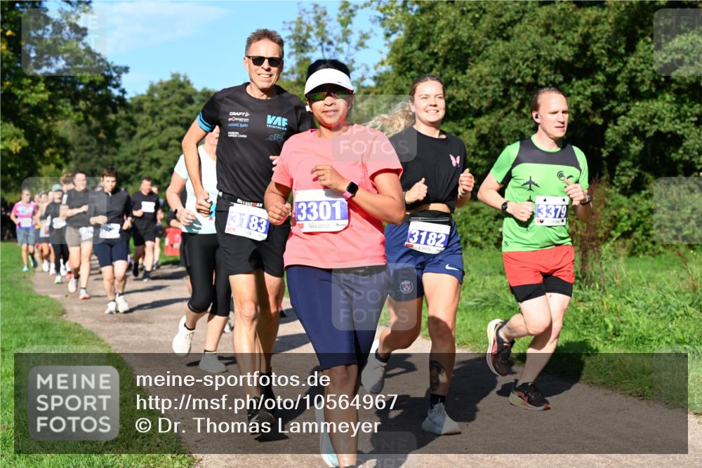 27.09.2026 - 35. Volkslauf durch das schöne Alstertal Dr. Thomas Lammeyer http://msf.ph/oto/10564967 27.09.2026 10:36:35 Laufen 3301, 3183, 3182, 3379 meine-sportfotos.de