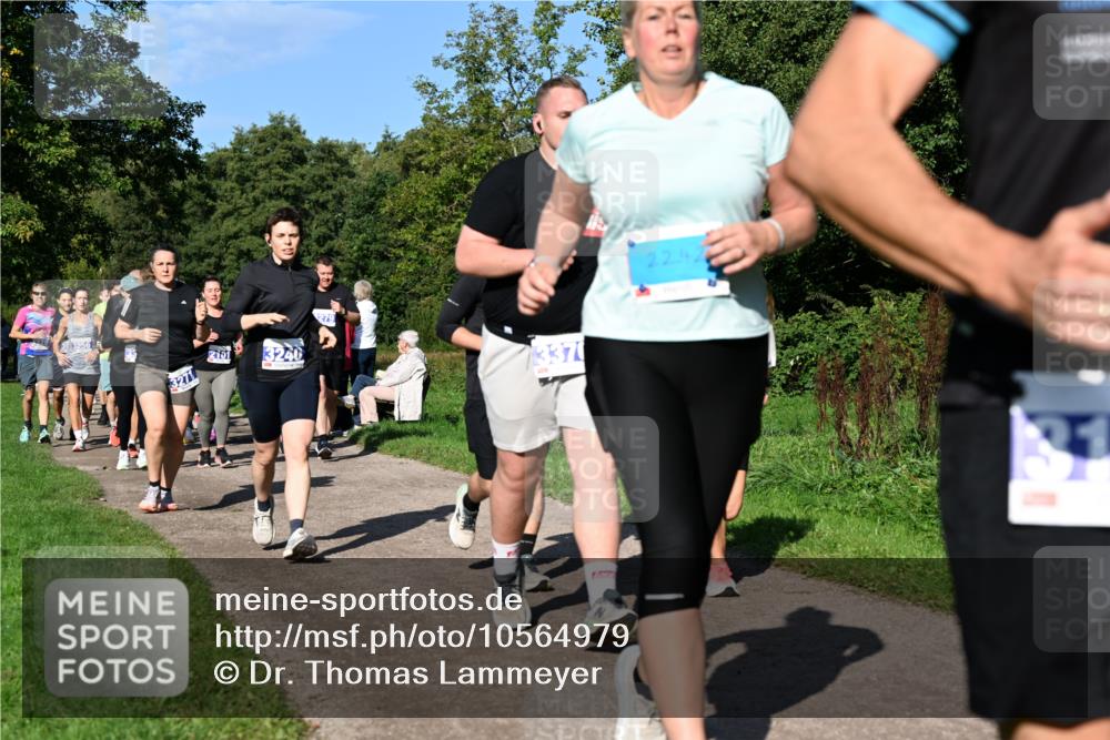 27.09.2026 - 35. Volkslauf durch das schöne Alstertal Dr. Thomas Lammeyer http://msf.ph/oto/10564979 27.09.2026 10:36:36 Laufen 3256, 3271, 2101, 3240, 279, 337, 2242 meine-sportfotos.de