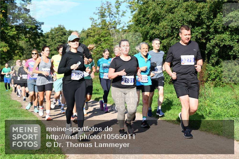 27.09.2026 - 35. Volkslauf durch das schöne Alstertal Dr. Thomas Lammeyer http://msf.ph/oto/10565011 27.09.2026 10:36:41 Laufen 3392, 4341, 2101, 3293, 3279 meine-sportfotos.de