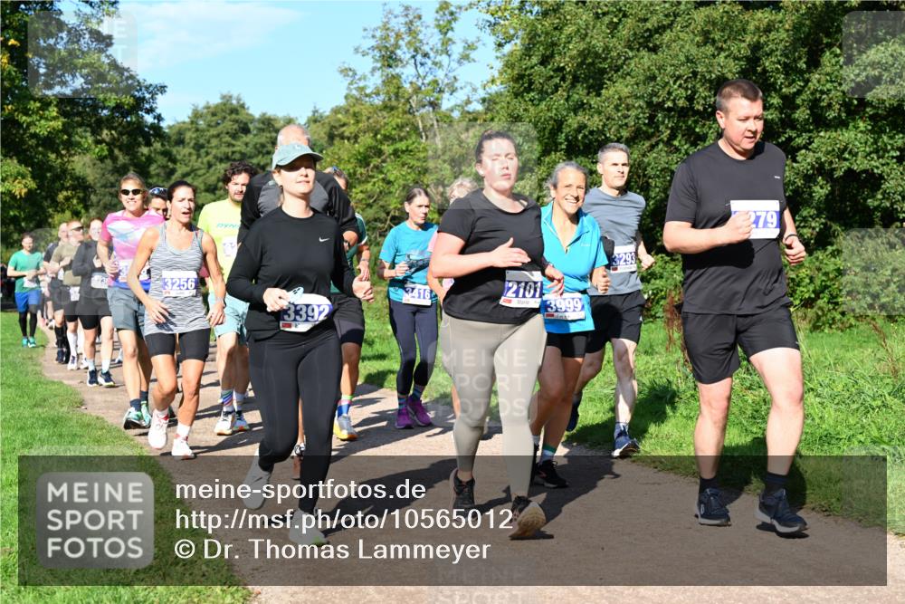 27.09.2026 - 35. Volkslauf durch das schöne Alstertal Dr. Thomas Lammeyer http://msf.ph/oto/10565012 27.09.2026 10:36:41 Laufen 3256, 3416, 2101, 3999, 3392, 3293, 279 meine-sportfotos.de