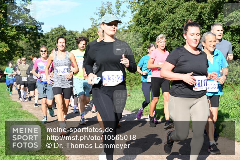27.09.2026 - 35. Volkslauf durch das schöne Alstertal Dr. Thomas Lammeyer http://msf.ph/oto/10565018 27.09.2026 10:36:42 Laufen 3256, 3392, 2101999 meine-sportfotos.de