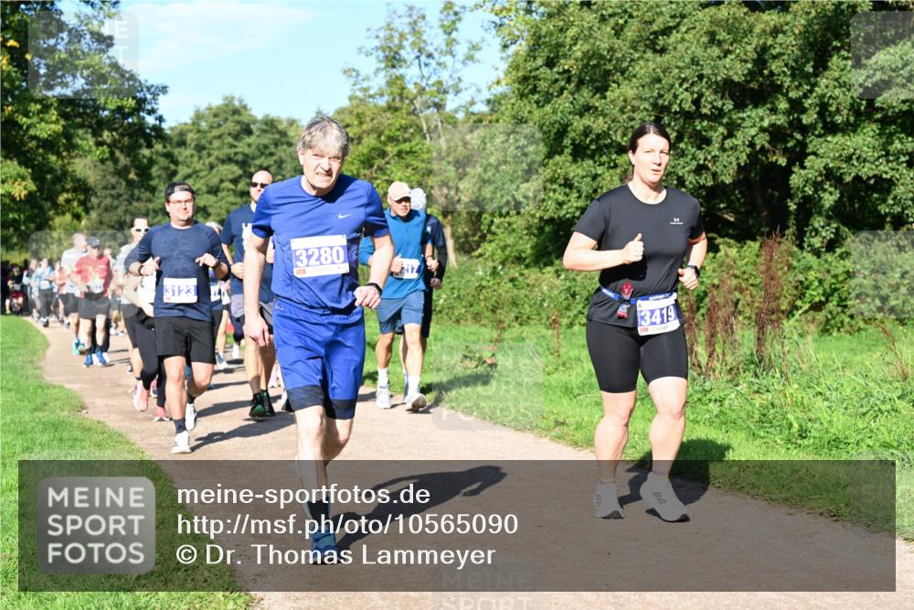 27.09.2026 - 35. Volkslauf durch das schöne Alstertal Dr. Thomas Lammeyer http://msf.ph/oto/10565090 27.09.2026 10:36:53 Laufen 3123, 3280, 217, 3419 meine-sportfotos.de