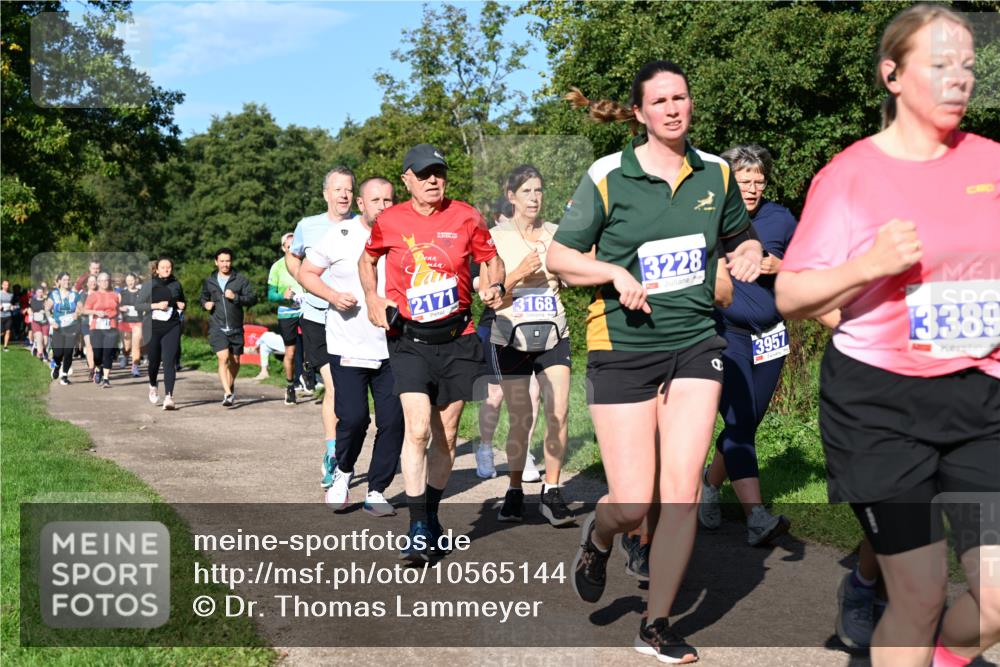 27.09.2026 - 35. Volkslauf durch das schöne Alstertal Dr. Thomas Lammeyer http://msf.ph/oto/10565144 27.09.2026 10:36:59 Laufen 2171, 3168, 3228, 3957, 3389 meine-sportfotos.de