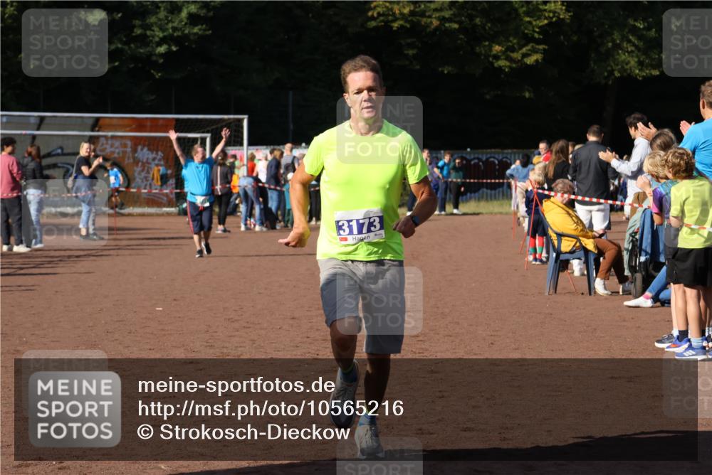 27.09.2026 - 35. Volkslauf durch das schöne Alstertal Strokosch-Dieckow http://msf.ph/oto/10565216 27.09.2026 11:12:12 Ziel 3173 meine-sportfotos.de