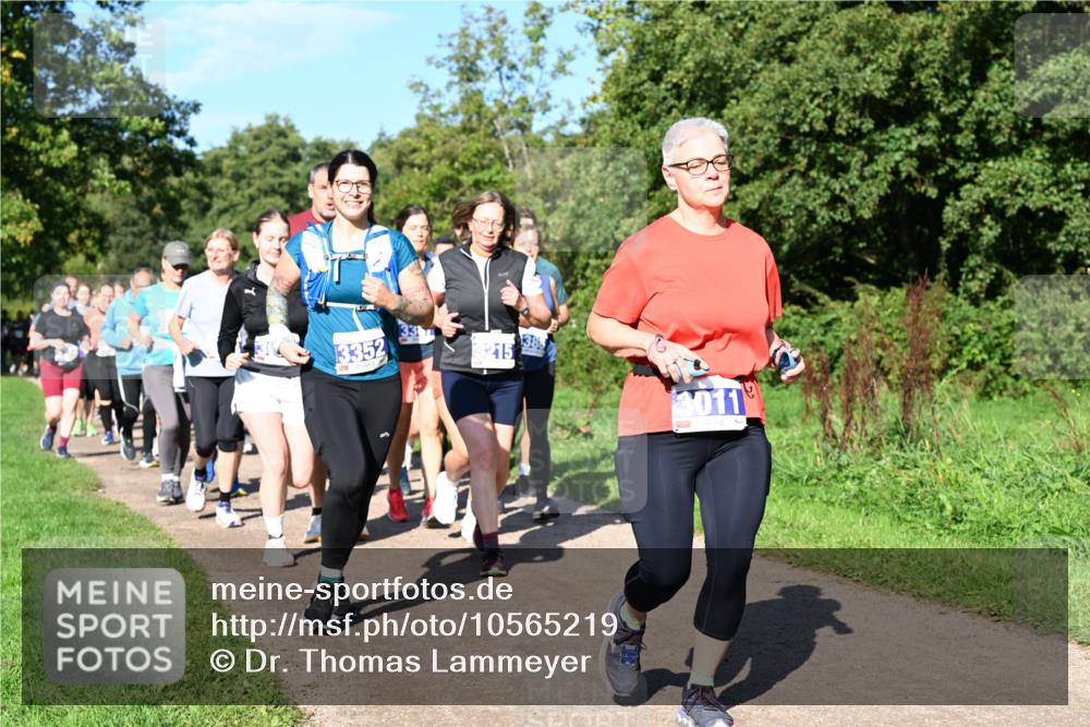 27.09.2026 - 35. Volkslauf durch das schöne Alstertal Dr. Thomas Lammeyer http://msf.ph/oto/10565219 27.09.2026 10:37:08 Laufen 3352, 3215, 386, 3011 meine-sportfotos.de
