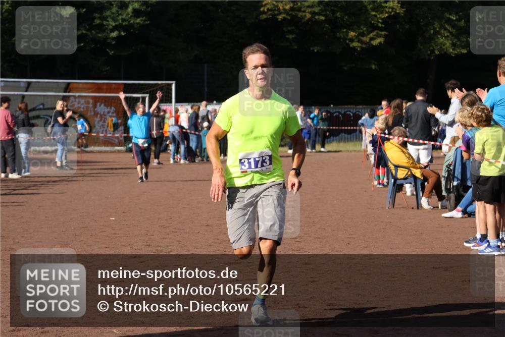 27.09.2026 - 35. Volkslauf durch das schöne Alstertal Strokosch-Dieckow http://msf.ph/oto/10565221 27.09.2026 11:12:11 Ziel 3173 meine-sportfotos.de