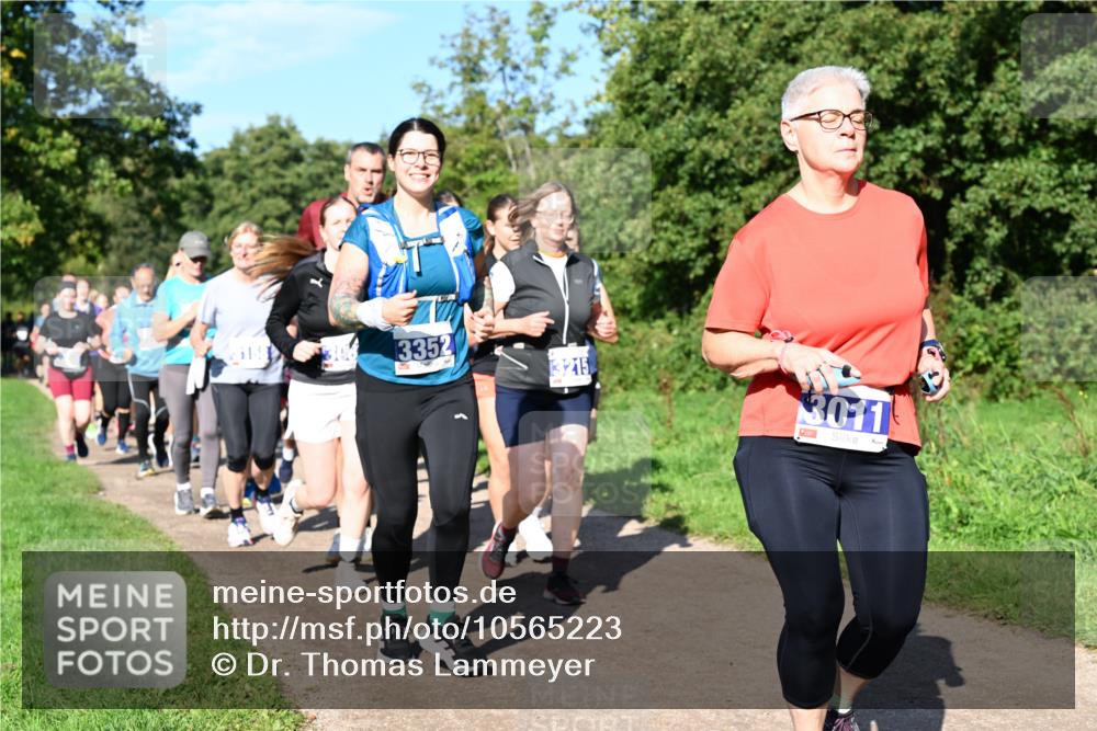27.09.2026 - 35. Volkslauf durch das schöne Alstertal Dr. Thomas Lammeyer http://msf.ph/oto/10565223 27.09.2026 10:37:08 Laufen 3352, 3215, 3011 meine-sportfotos.de