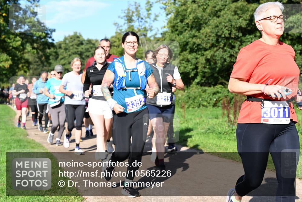 27.09.2026 - 35. Volkslauf durch das schöne Alstertal Dr. Thomas Lammeyer http://msf.ph/oto/10565226 27.09.2026 10:37:08 Laufen 13352, 3215, 3011, 1 meine-sportfotos.de