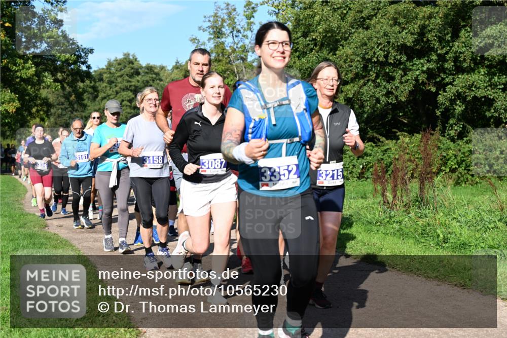 27.09.2026 - 35. Volkslauf durch das schöne Alstertal Dr. Thomas Lammeyer http://msf.ph/oto/10565230 27.09.2026 10:37:09 Laufen 3161, 3158, 3087, 3352, 3215 meine-sportfotos.de