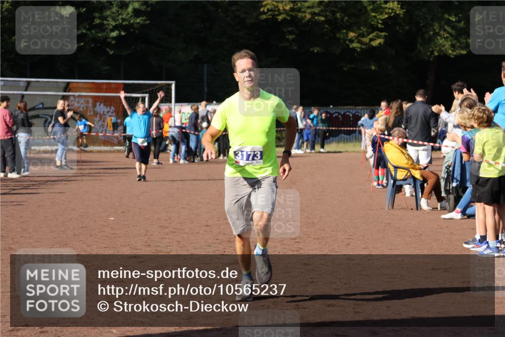 27.09.2026 - 35. Volkslauf durch das schöne Alstertal Strokosch-Dieckow http://msf.ph/oto/10565237 27.09.2026 11:12:11 Ziel 3173 meine-sportfotos.de