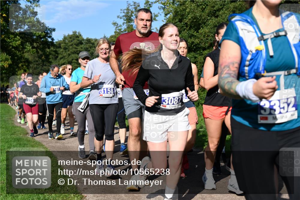 27.09.2026 - 35. Volkslauf durch das schöne Alstertal Dr. Thomas Lammeyer http://msf.ph/oto/10565238 27.09.2026 10:37:10 Laufen 161, 3158, 29, 3087, 3352, 1 meine-sportfotos.de