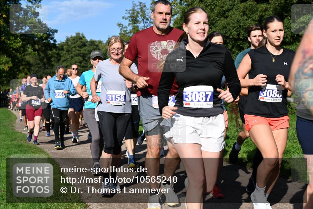 27.09.2026 - 35. Volkslauf durch das schöne Alstertal Dr. Thomas Lammeyer http://msf.ph/oto/10565240 27.09.2026 10:37:10 Laufen 3088, 3161, 3158, 129, 23087 meine-sportfotos.de