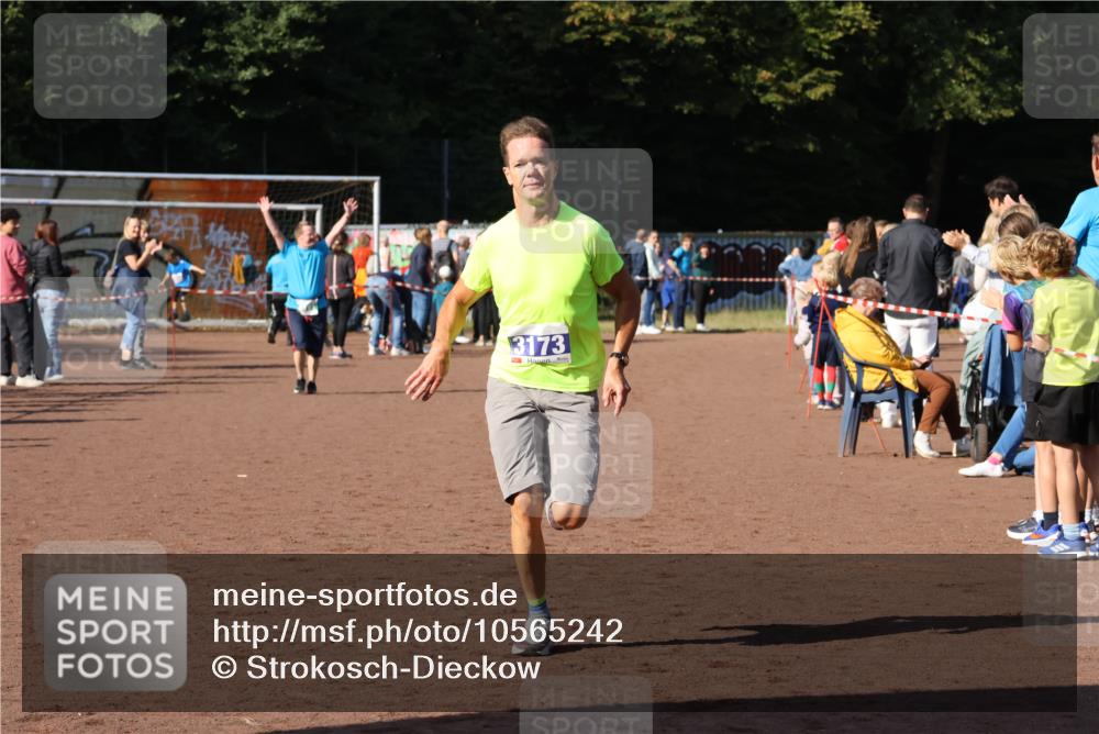 27.09.2026 - 35. Volkslauf durch das schöne Alstertal Strokosch-Dieckow http://msf.ph/oto/10565242 27.09.2026 11:12:11 Ziel 3173 meine-sportfotos.de