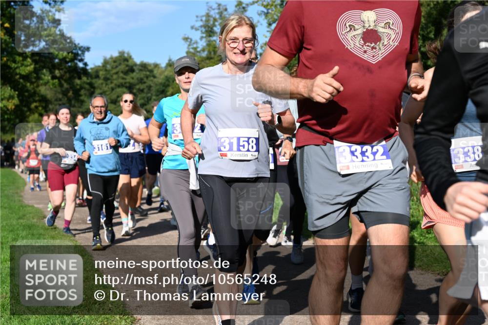 27.09.2026 - 35. Volkslauf durch das schöne Alstertal Dr. Thomas Lammeyer http://msf.ph/oto/10565248 27.09.2026 10:37:11 Laufen 3161, 3158, 3332, 338 meine-sportfotos.de