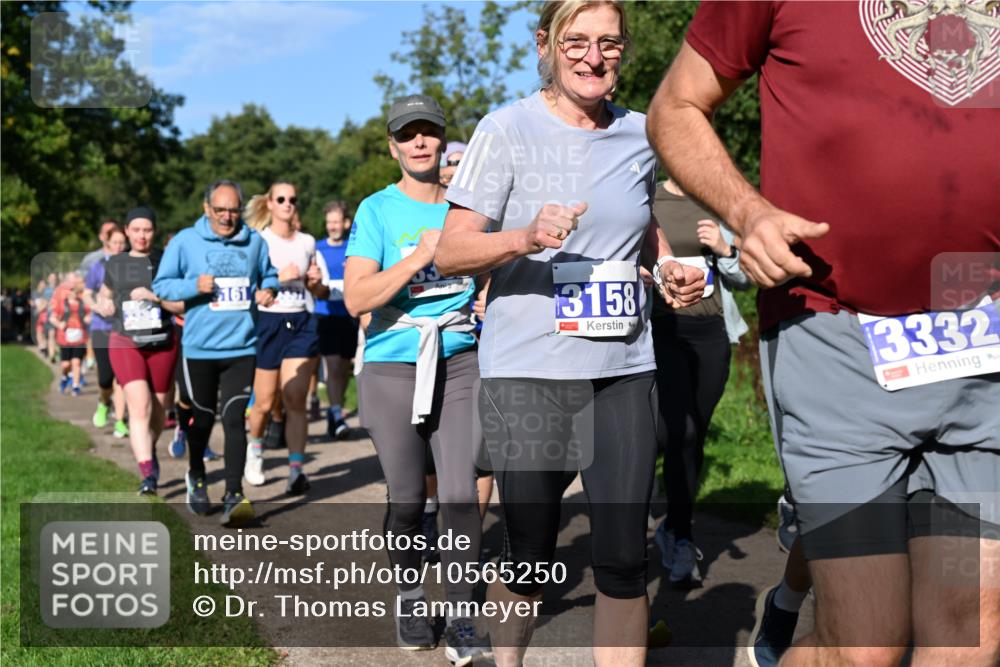 27.09.2026 - 35. Volkslauf durch das schöne Alstertal Dr. Thomas Lammeyer http://msf.ph/oto/10565250 27.09.2026 10:37:11 Laufen 161, 3158, 3332 meine-sportfotos.de