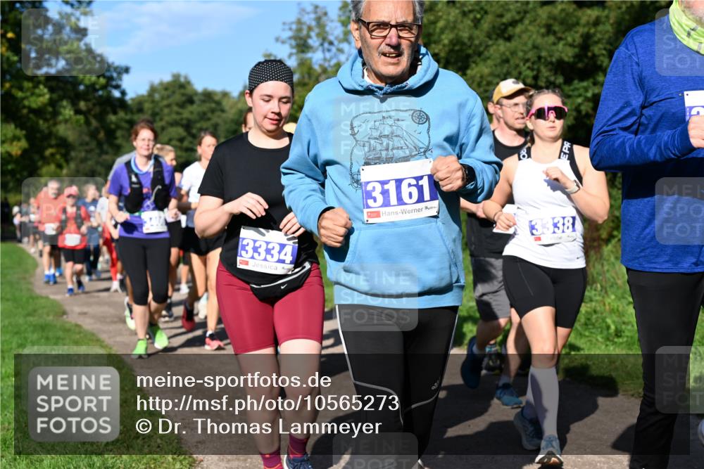 27.09.2026 - 35. Volkslauf durch das schöne Alstertal Dr. Thomas Lammeyer http://msf.ph/oto/10565273 27.09.2026 10:37:14 Laufen 3334, 3161, 3338 meine-sportfotos.de
